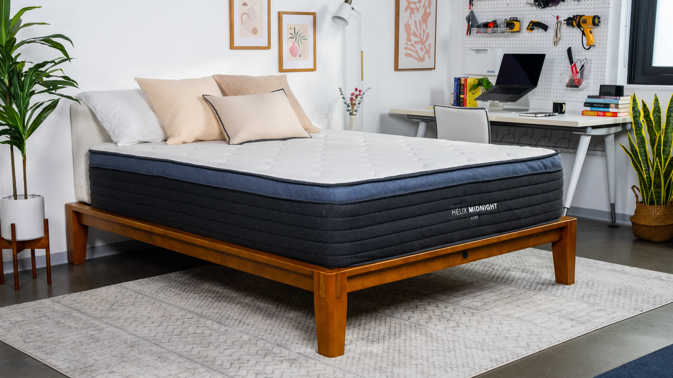 Best Mattress for Adjustable Beds of 2026 - Helix Midnight Luxe image 1