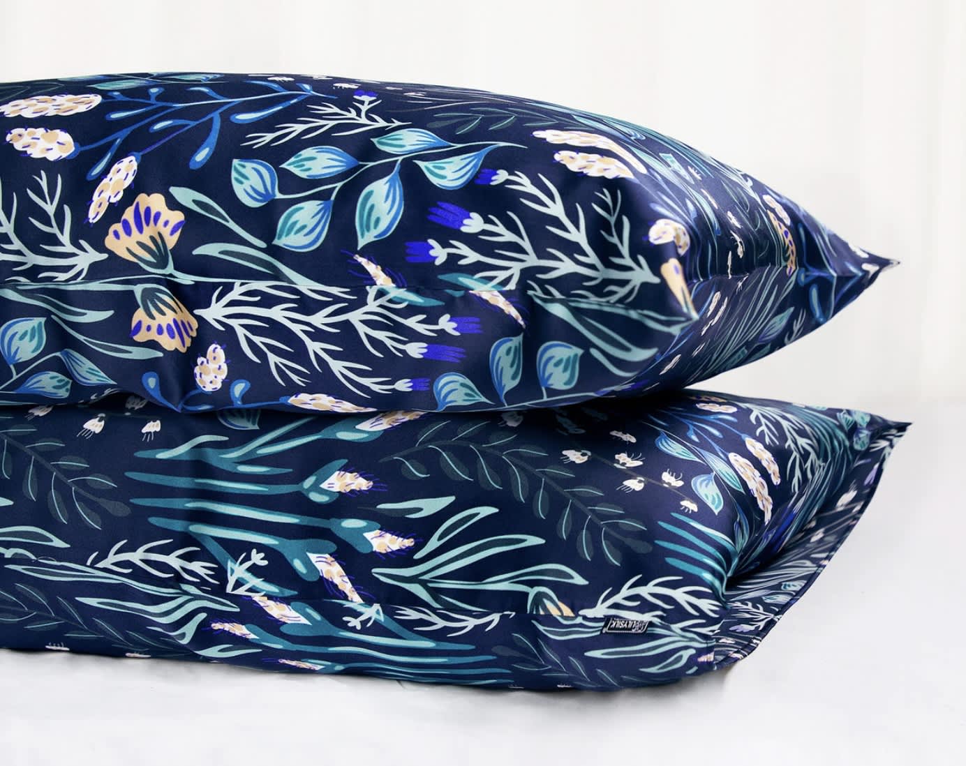 Best Silk Pillowcases of 2026 - LilySilk 19 Momme Terse Envelope Silk Pillowcase image 1