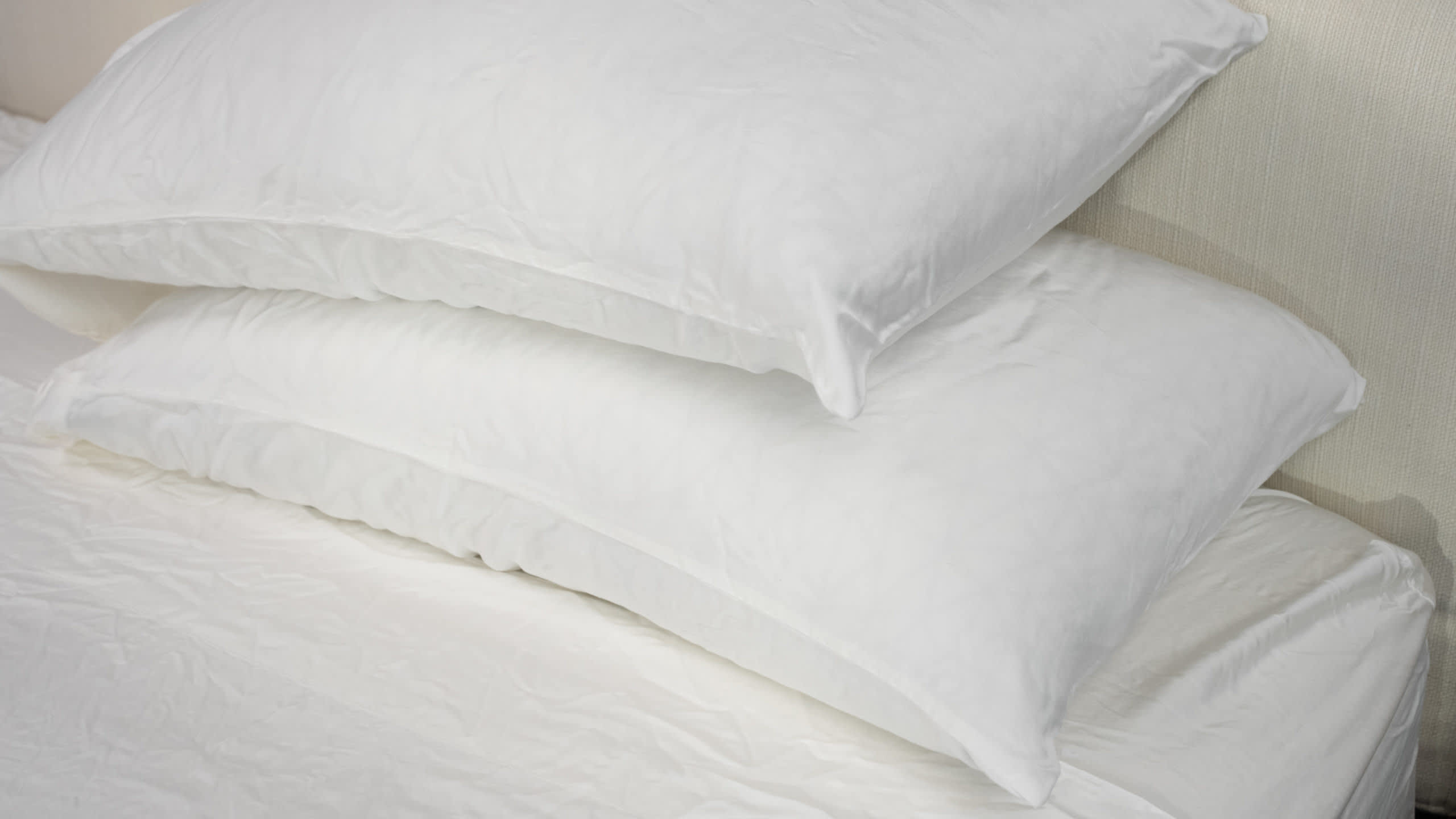 The Best Bedding to Improve Your Sleep - Cozy Earth Bamboo Sheet Set image 1