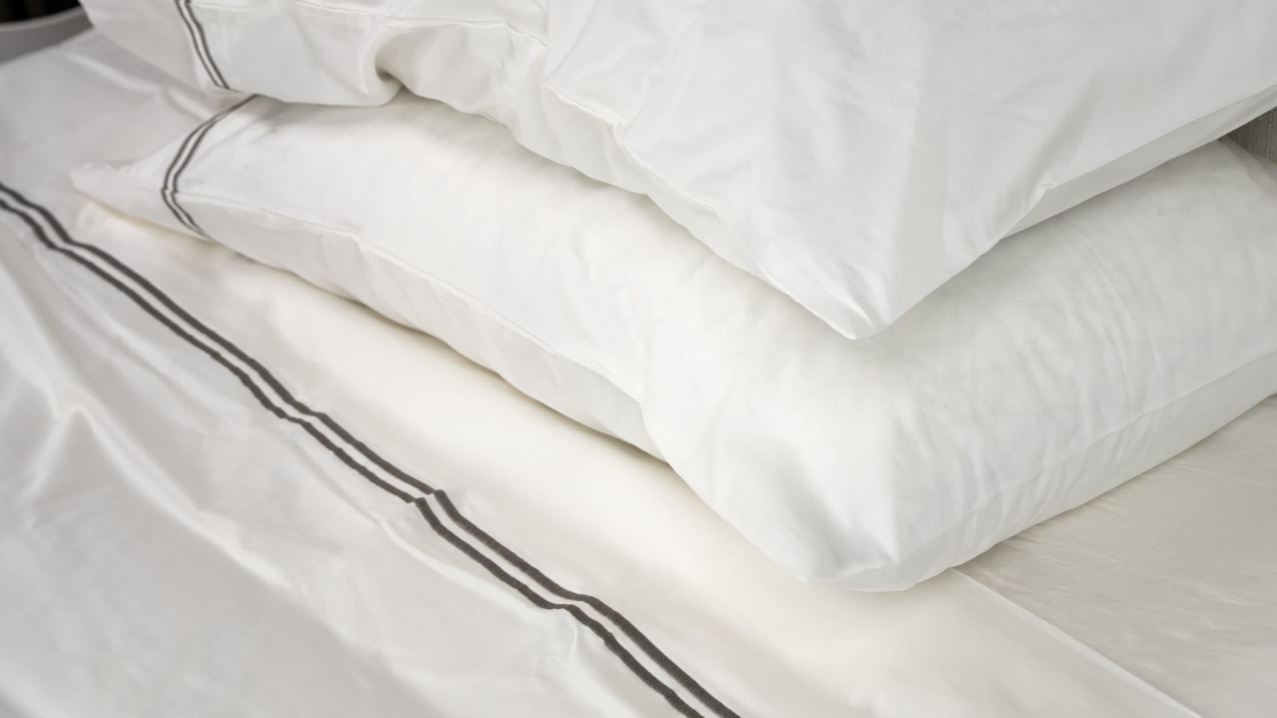 Best Affordable Sheets - Saatva Percale Sheet Set image 1