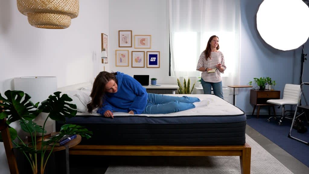 Side sleeper testing Helix Midnight Luxe