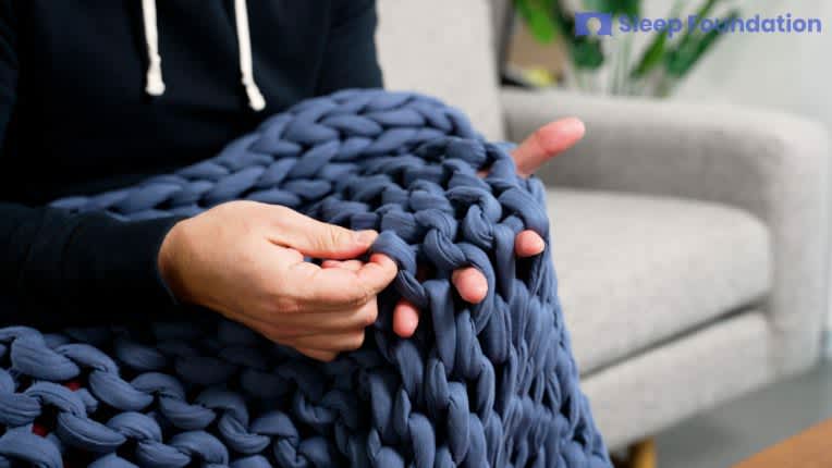 15 Best Weighted Blankets That Feel Like a Warm Hug 2022: Bearaby, Gravity,  Baloo, Layla, Casper