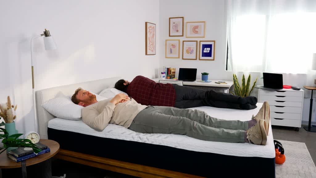 jackson and jeremy testing mattresses