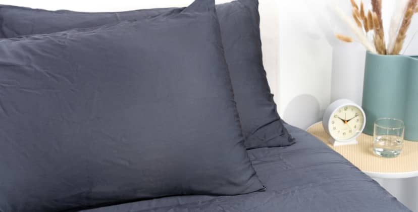 How to keep fitted sheets on a bed: simple solutions for sleep comfort